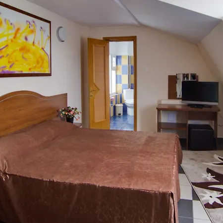Tranzzit Hotel 3*